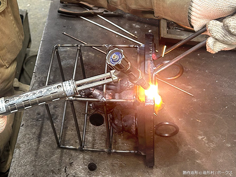 金型製作工程3-8：金具取付